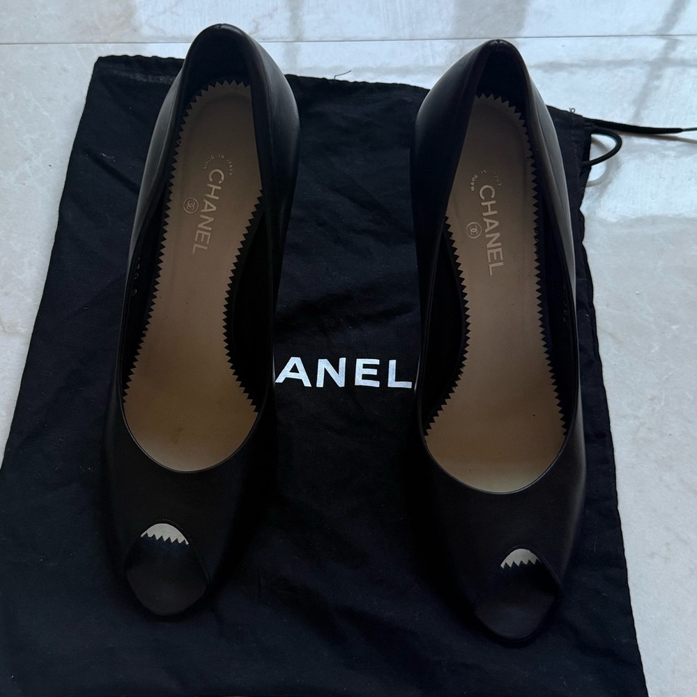 Chanel leather black heels with pearl on heel
